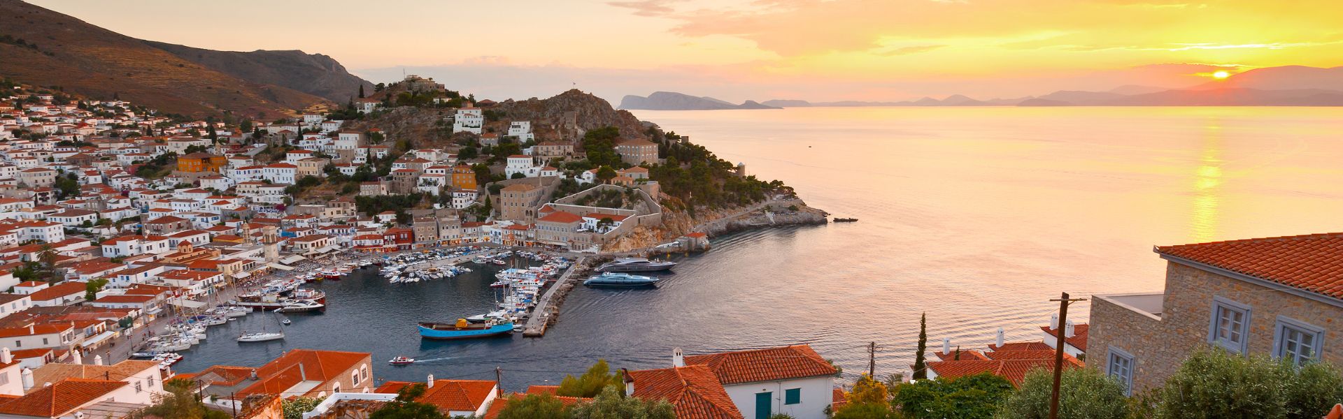 Yacht charter in the Saronic Gulf from Athens